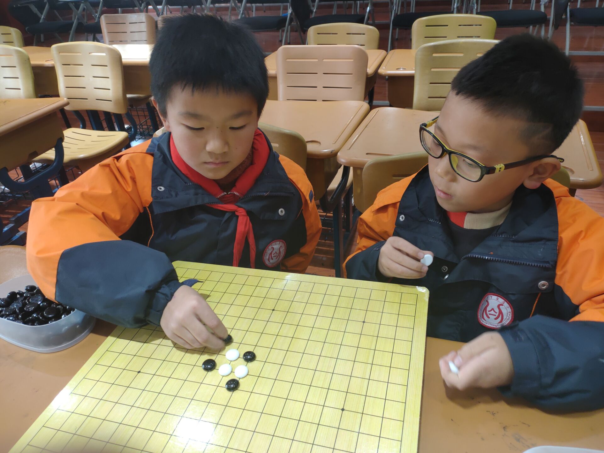 五子棋比赛报道_html_m28036f7d.jpg