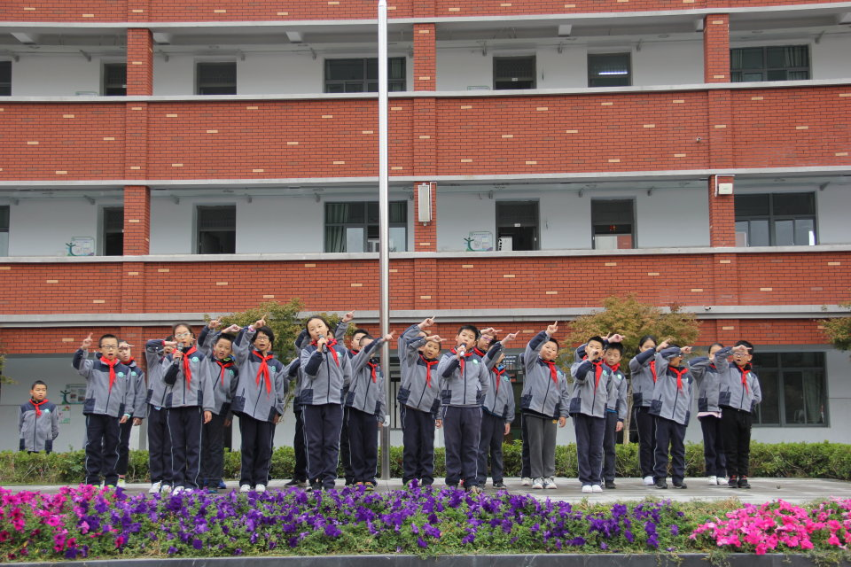 五6升旗仪式报道_html_f38aac4.png