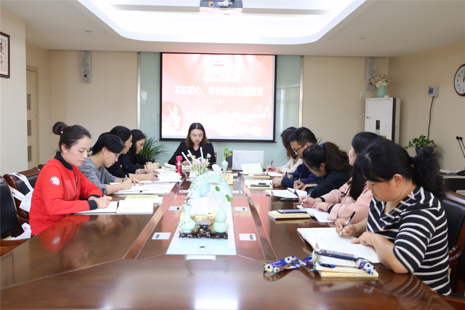 【枫香栖幼•党建】学习身边楷模  争当时代先锋 ——栖霞幼儿园党支部开展“不忘初心、牢记使命”主题教育