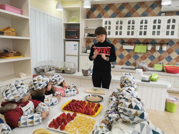 (生命迈幼·教学动态) 年的味道 冰糖葫芦DIY_html_49375430.jpg