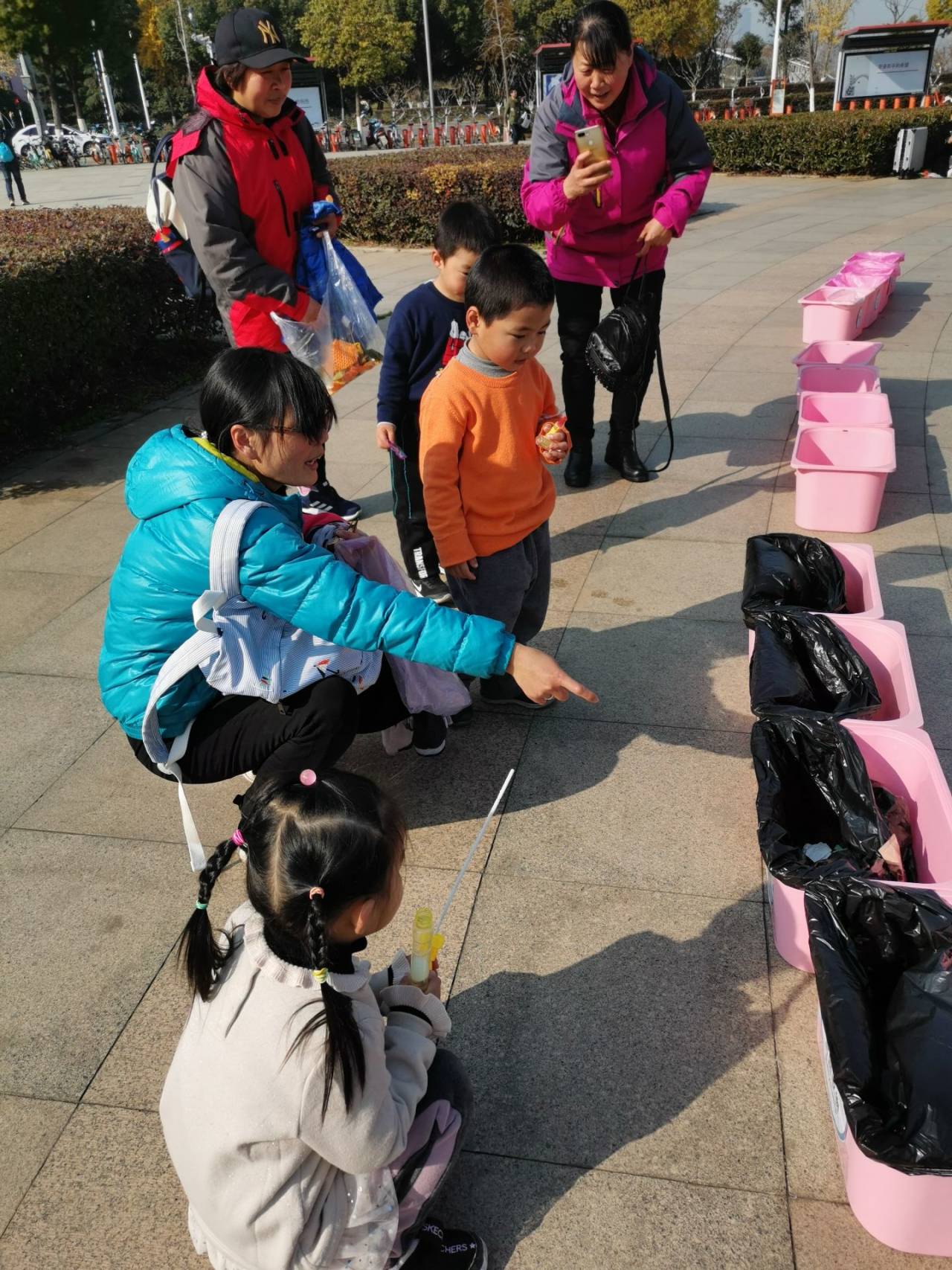 绿色环保徒步走，垃圾分类我先行_html_5740fb63.jpg